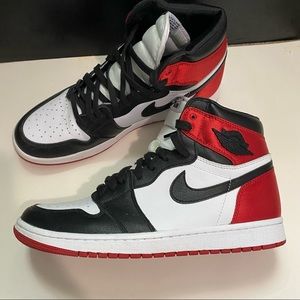 Air Jordan 1 Satin BlackToe Nike